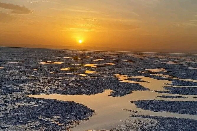 3 Day Danakil Depression Dallol & Ertale Tours - Day 1: Ragad salt workers, Dallol, and Lake Assal