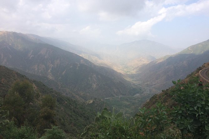 5-Day Northern Ethiopia Tour : 3D Simien Mountains Trek & Axum. - The road from Axum to the Simien Mountains