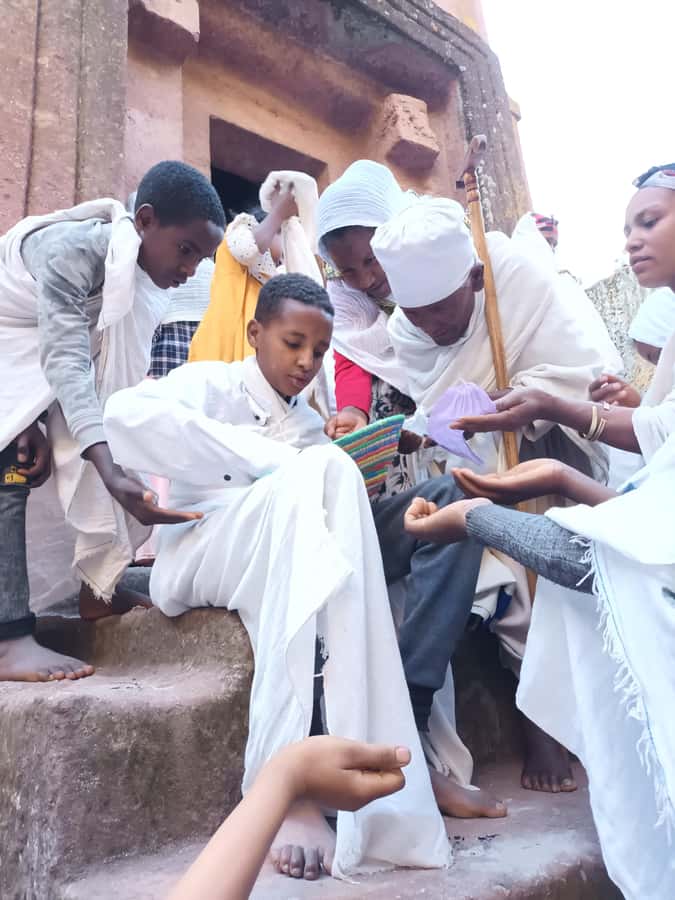 Lalibela: Churches Full-Day Private Tour w/Coffee Ceremony - A coffee ceremony in a Lalibela family home